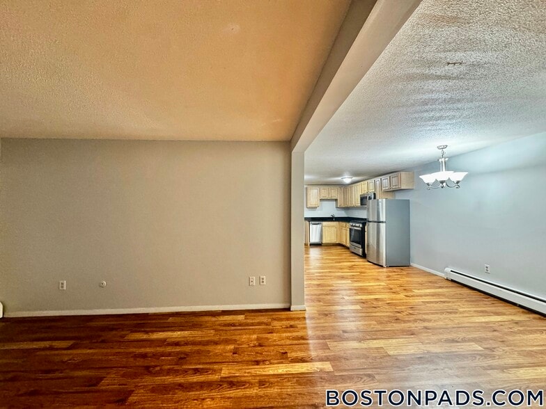 Building Photo - 695 N Main St