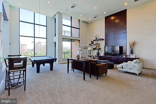 Building Photo - 2451 Midtown Ave