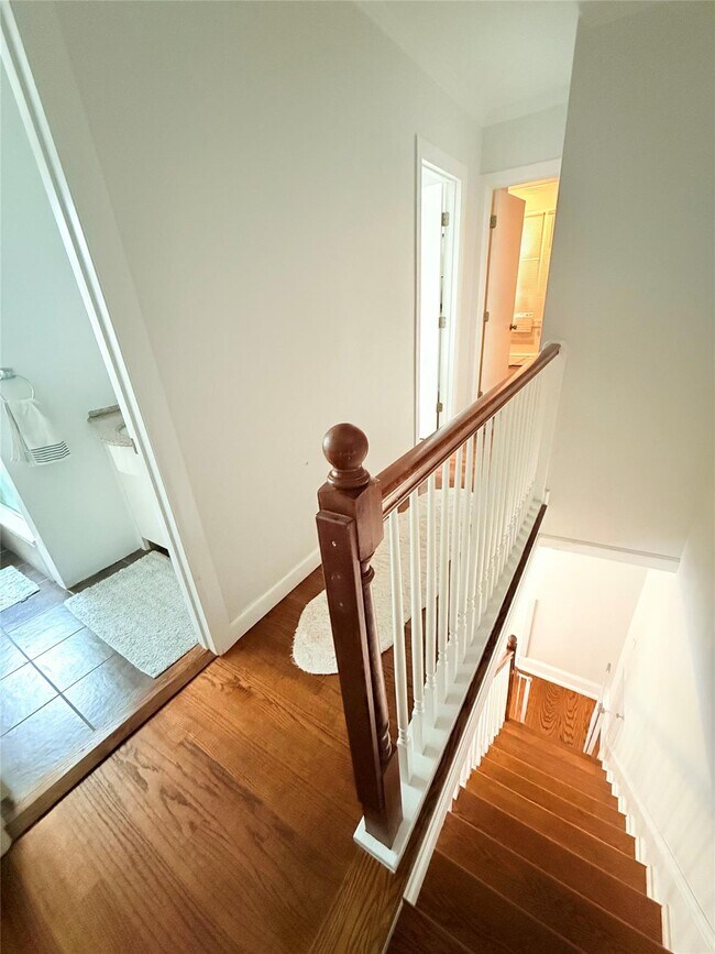 Building Photo - 815 Carpenter Pl