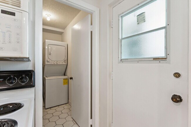 Building Photo - 250 NW 67th St