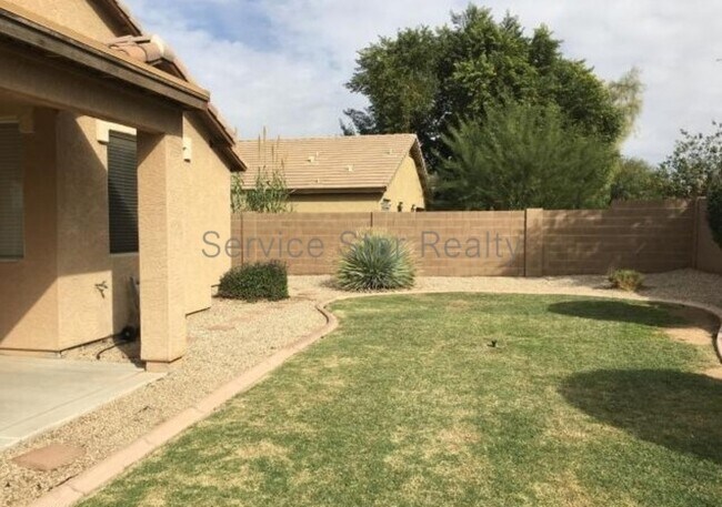 Building Photo - 4745 E Bellerive Dr