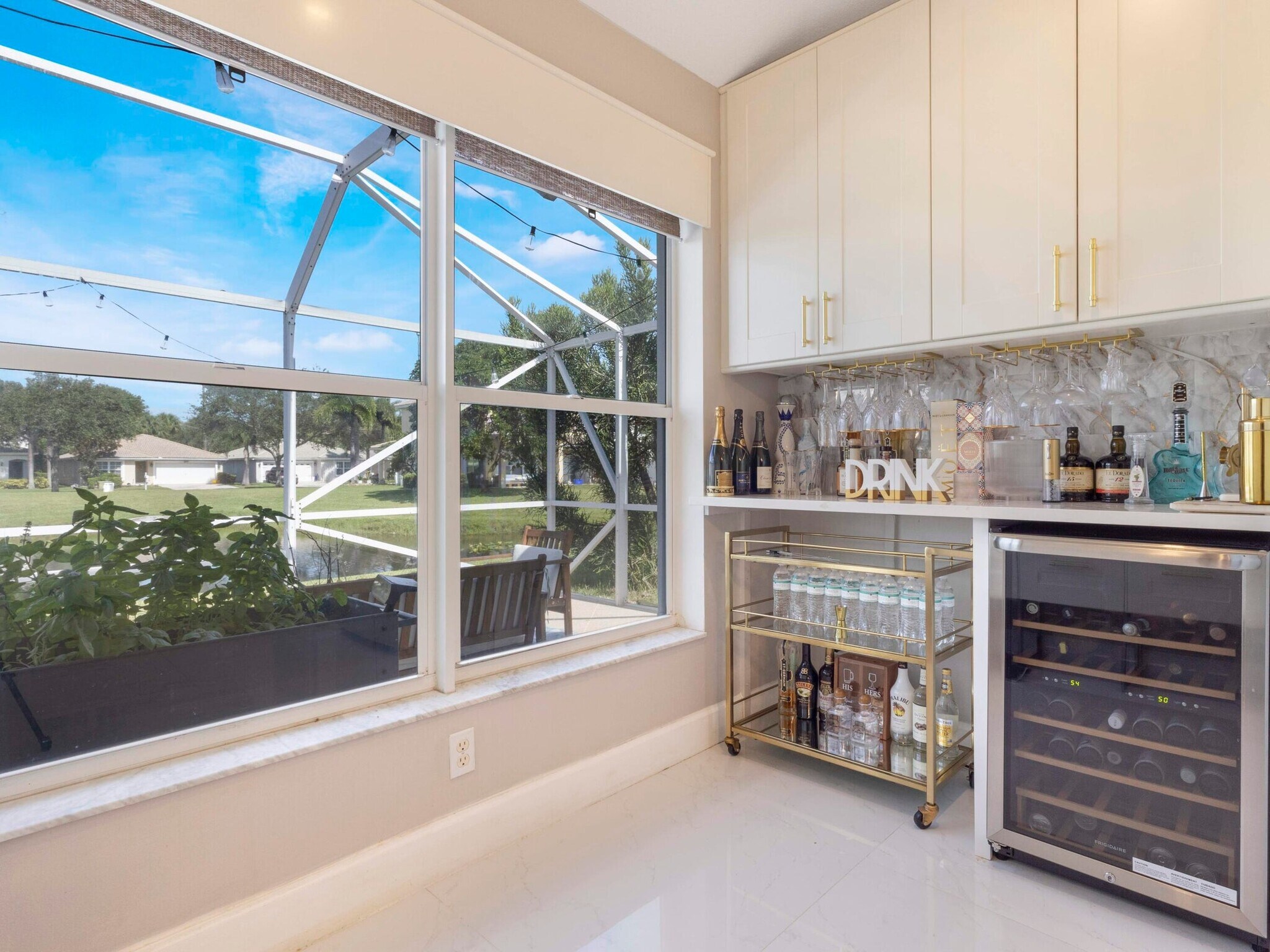 Building Photo - 6821 Hendry Dr