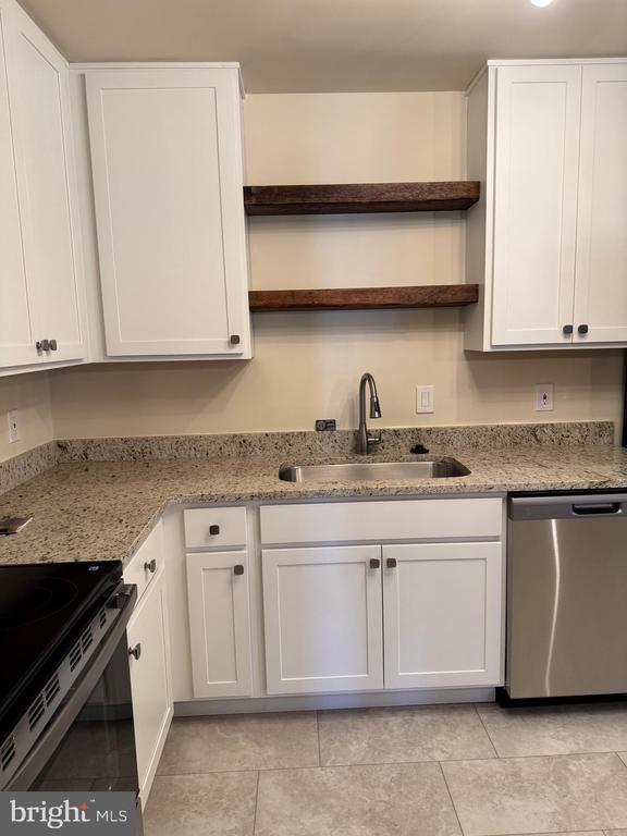 Building Photo - 168 VALLEY GREENE Cir