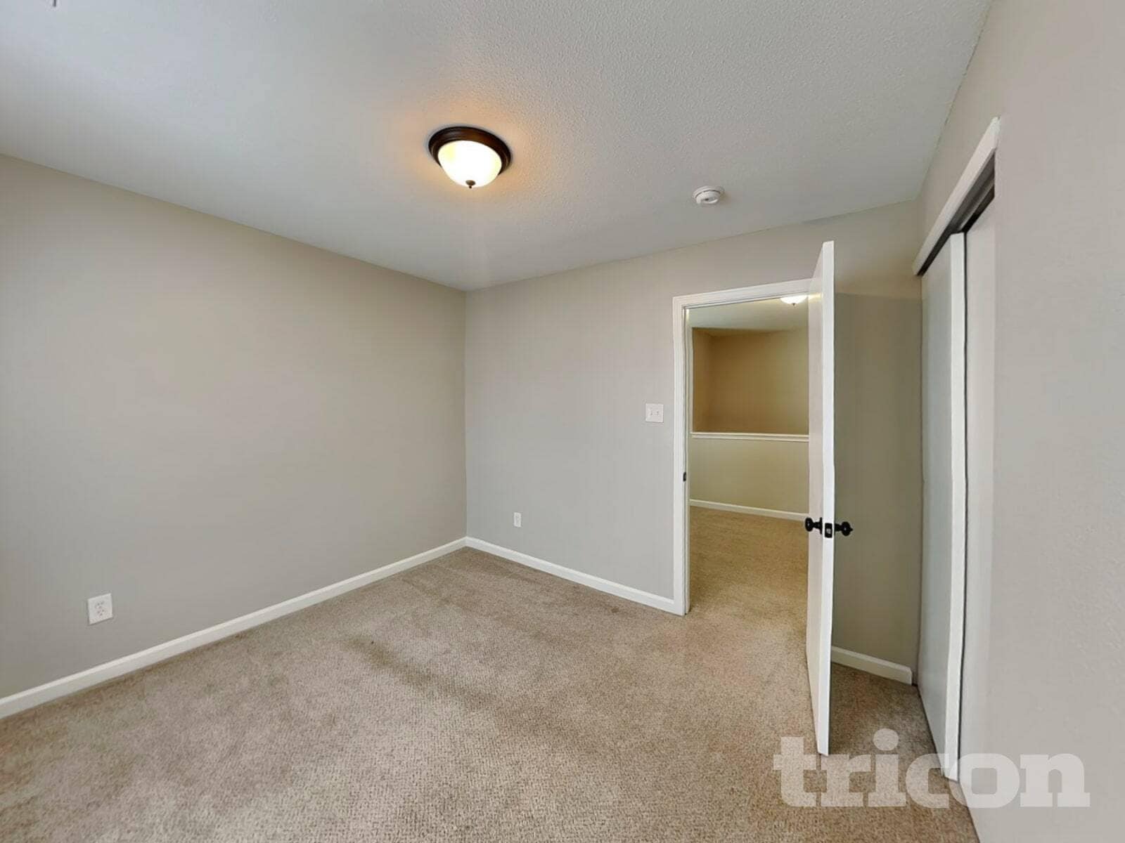 Building Photo - 947 Littleton Dr