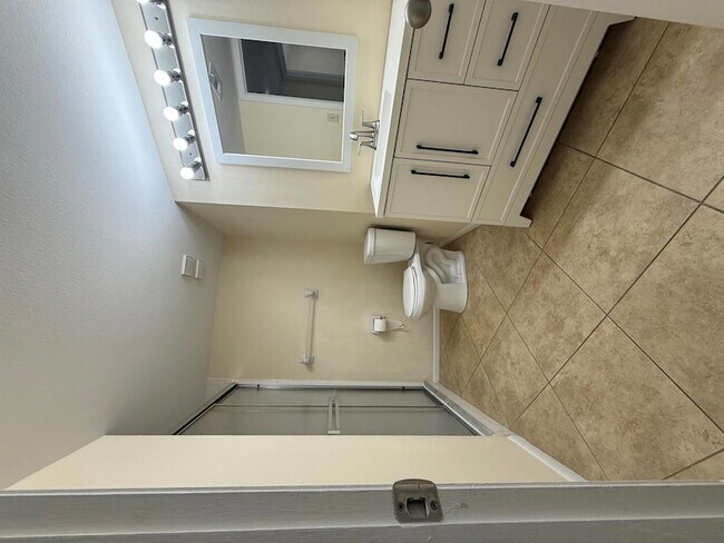 Building Photo - 1520 SE Royal Green Cir