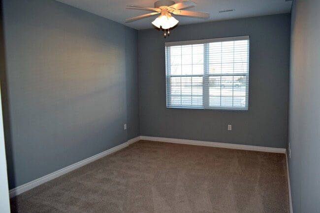 Building Photo - Shelby Township, 1st Floor Access!  2 Bedrooms, 2-Baths, att. Garage