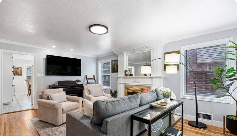 Building Photo - 444 N Oakley St