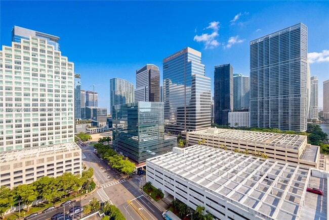 Building Photo - 801 Brickell Bay Dr