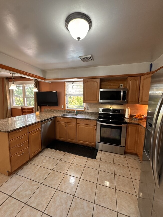 Building Photo - 4902 Creek Dr