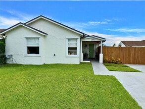 Building Photo - 20911 SW 125th Avenue Rd