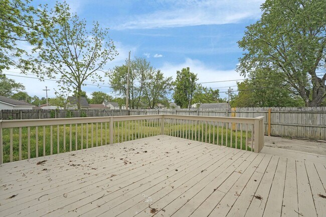 Building Photo - Spacious 4 Bedroom Single Family Home – Fe...