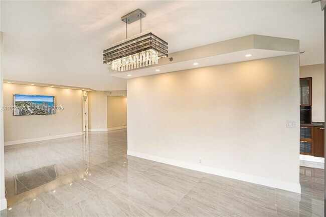 Building Photo - 3500 Mystic Pointe Dr