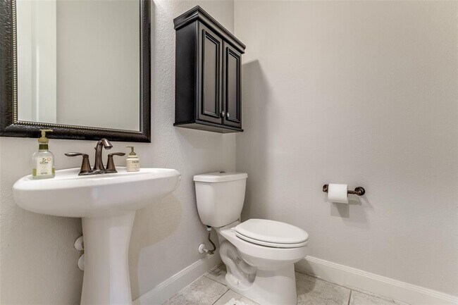 Building Photo - 15 Canoe Bend Dr
