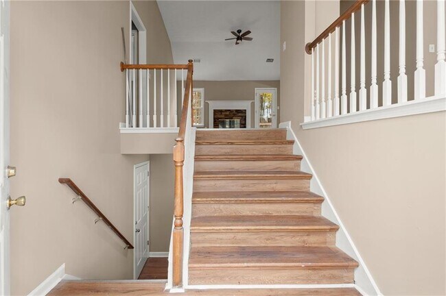 Building Photo - 16 Valleyside Dr