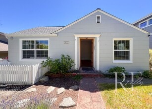 Building Photo - Charming 2-Bedroom Home with Renovated Bath, Hardwood Floors & Spacious Fenced Yard