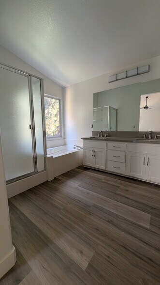 Building Photo - 9476 Questa Pointe