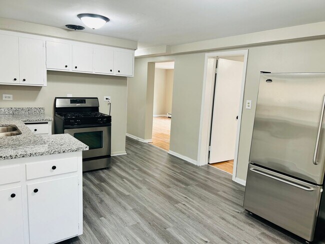 Building Photo - 3146 Ridgeland Ave