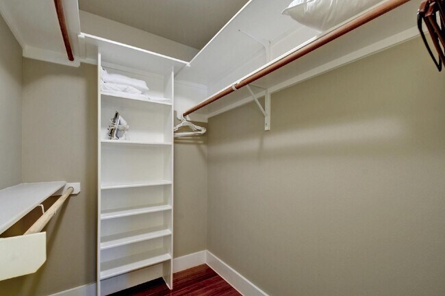 Building Photo - 2111 Melridge Pl