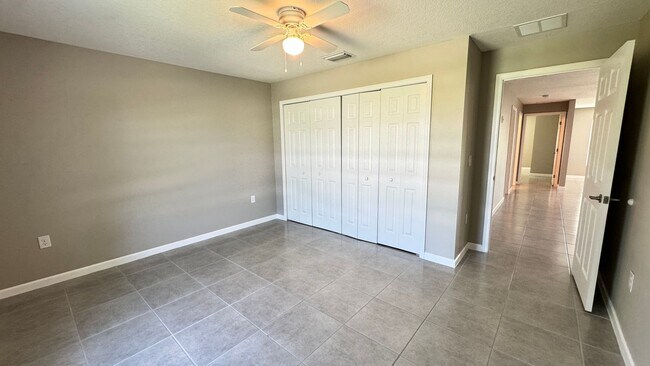 Building Photo - Amazing 4 Bedroom, 2 Bathroom Home in Palm Bay!!
