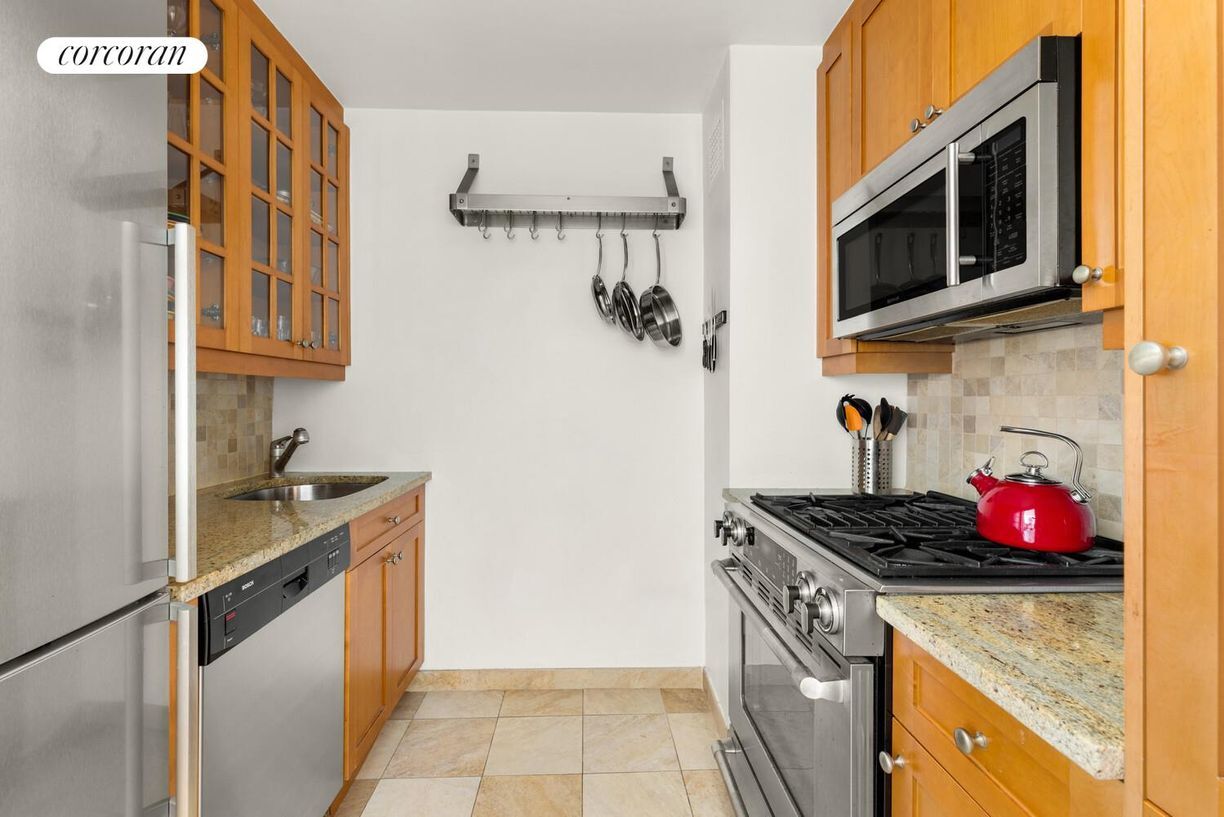 Building Photo - 301 E 22nd St