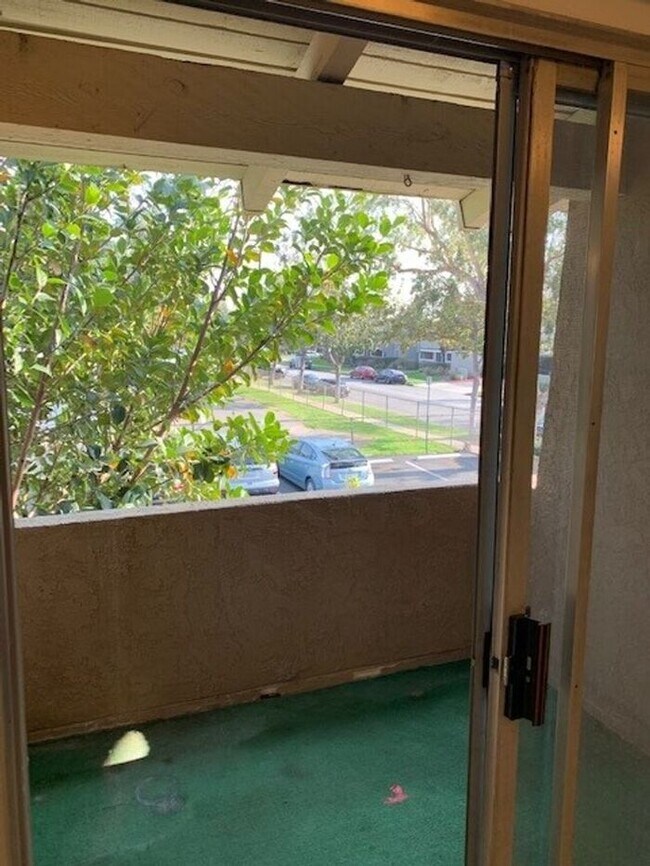 Building Photo - REALLY NICE UPSTRS 1BD 1BA CONDO FOR LEASE! MUST SEE!