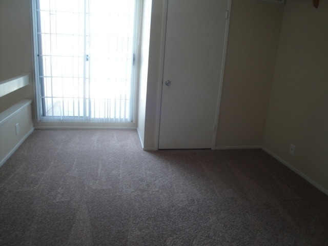 Building Photo - Open and Airy Condo at Country Club Villag...