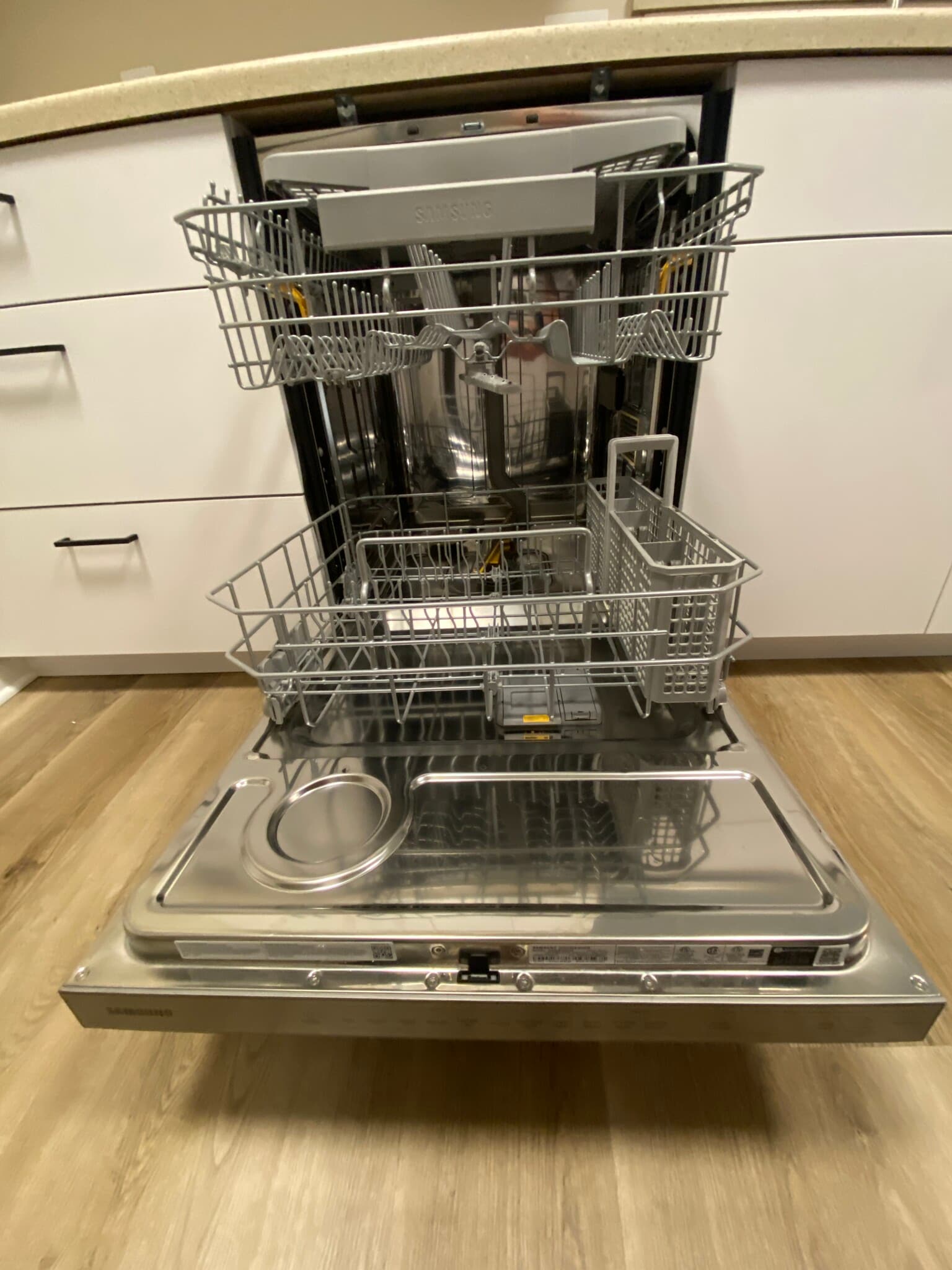 New Samsung dishwasher - 2989 Holborn Cir