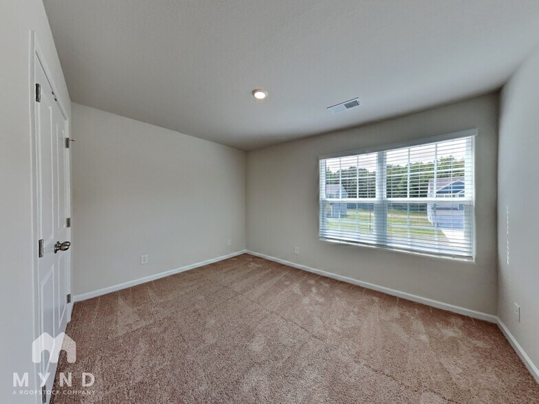 Building Photo - 141 Taverners Ln