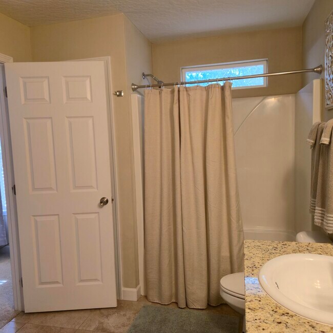 Building Photo - 400 Yancey St