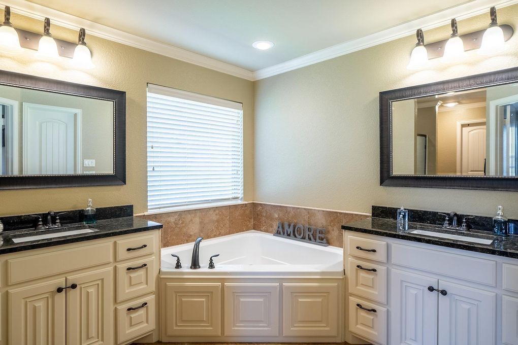 Building Photo - 121 Bois D Arc Dr