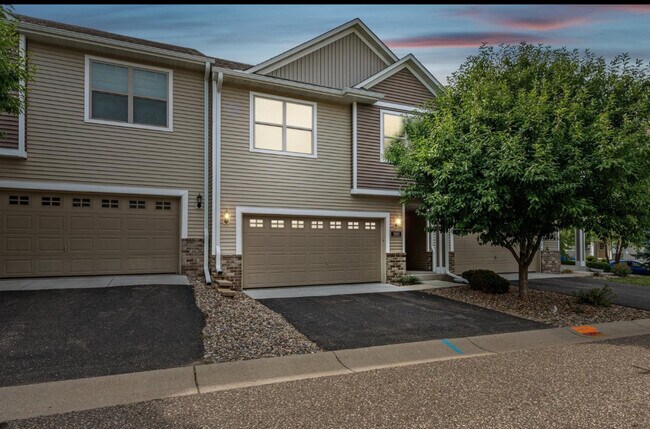 Building Photo - 3183 Frontier Dr