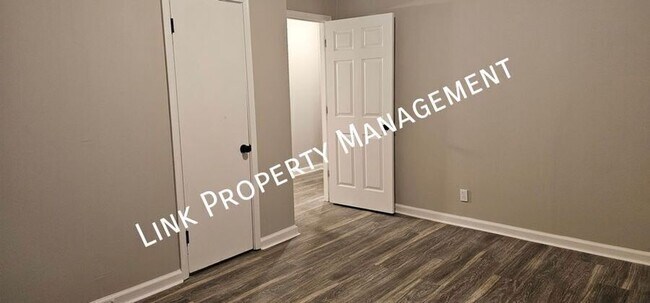 Building Photo - 2310 N Chamberlain Ave