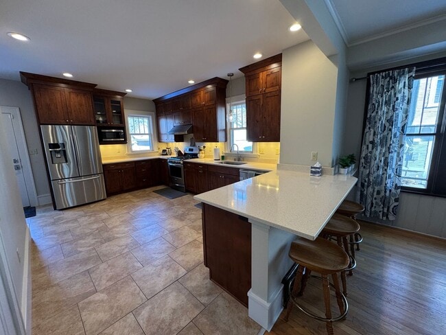 Primary Photo - Fully Furnished 4-Bedroom Home Near Clinic...