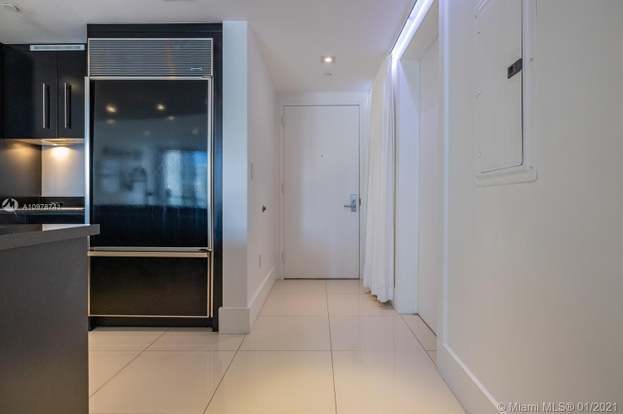 Building Photo - 475 Brickell Ave