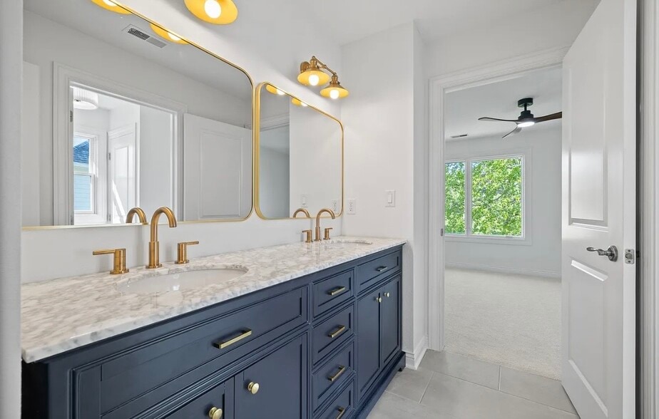 Building Photo - 5583 Beechwood Ter