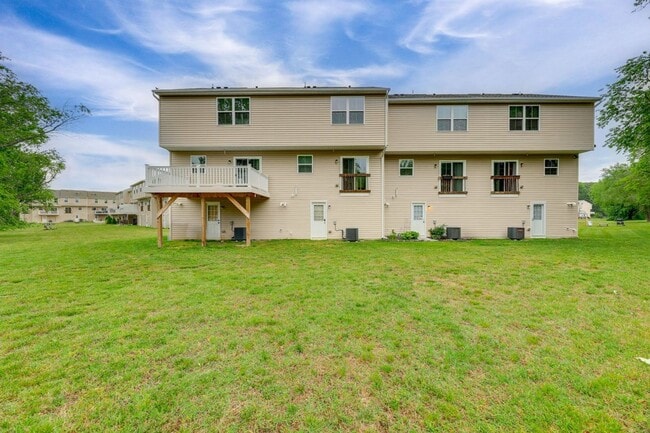 Building Photo - 6262 Pebblebrook Dr