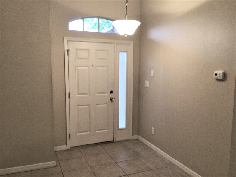 Building Photo - 821 Park Trail Dr