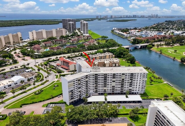 Building Photo - 336 Golfview Rd