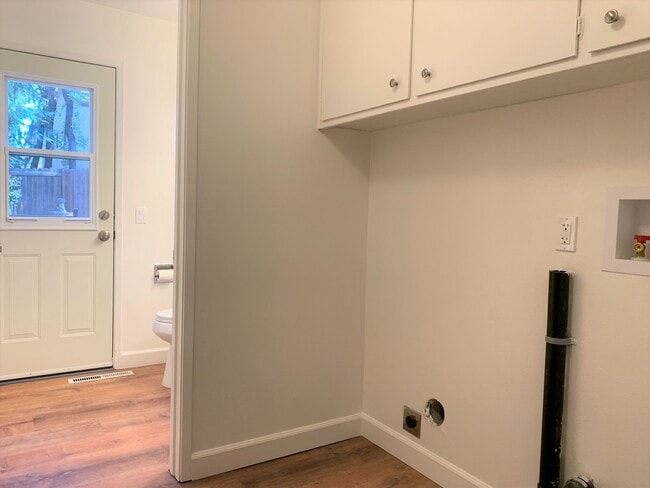 Building Photo - Four Bedroom in Crown Village