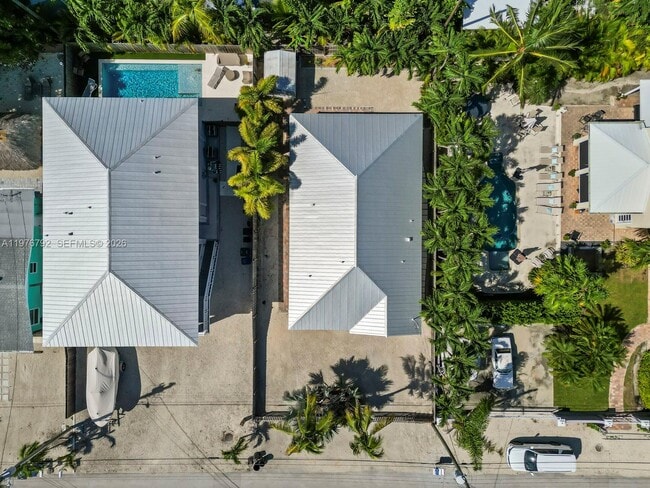 Building Photo - 6 SE Marlin Ave