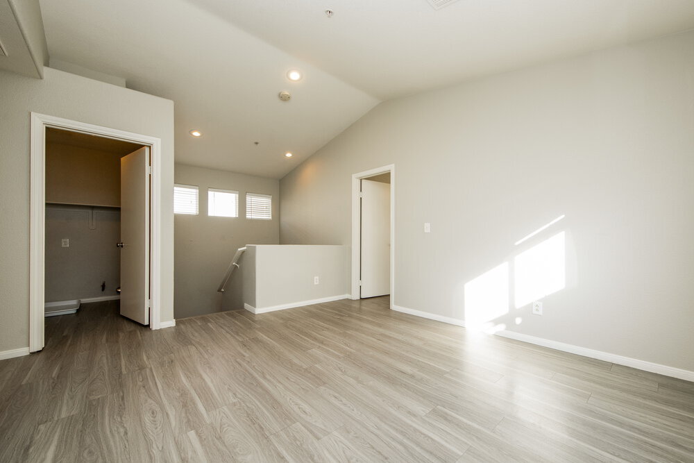 Building Photo - 3020 Sunrise Bay Ave