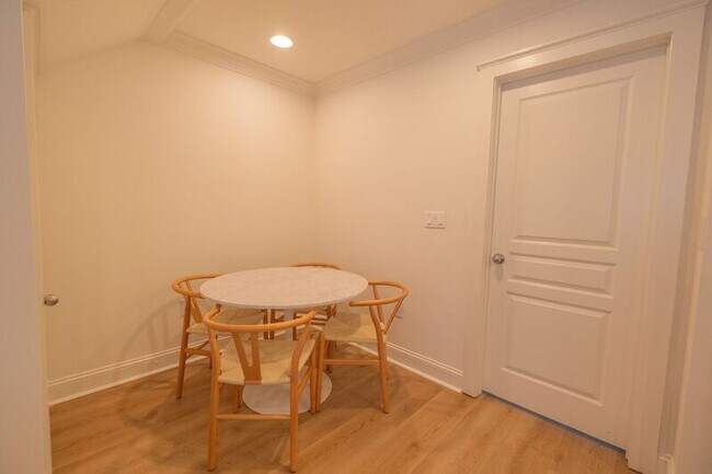 Building Photo - 490 S Barnett Shoals Rd