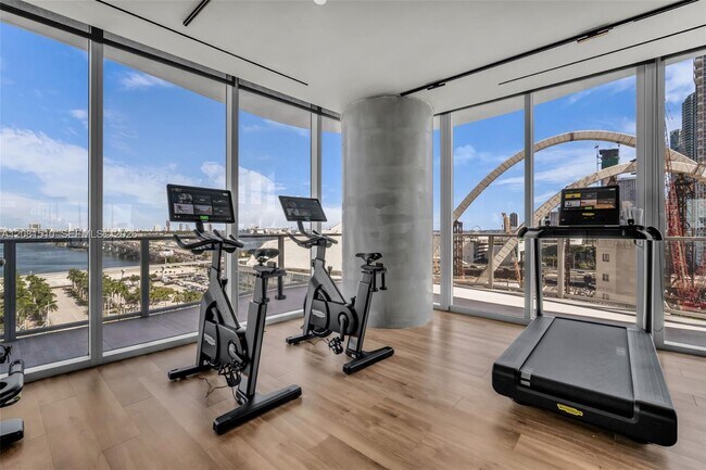 Building Photo - 1400 Biscayne Blvd
