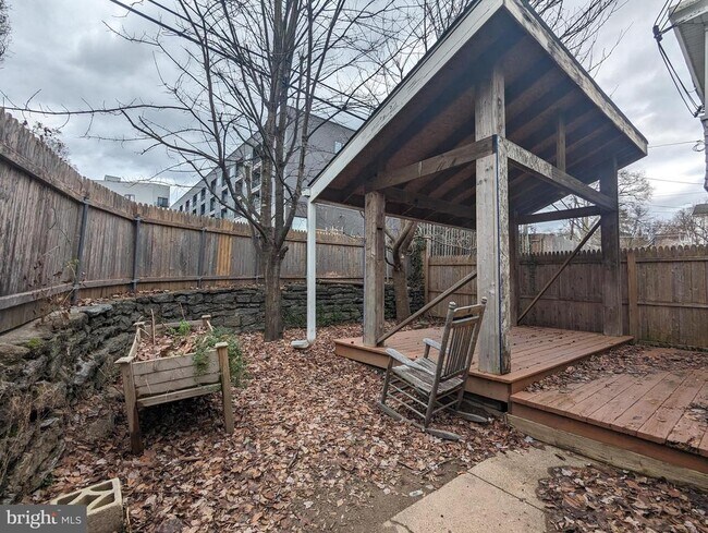 Building Photo - 6617 Quincy St