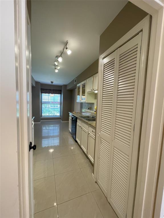 Building Photo - 13278 Trail Hollow Dr