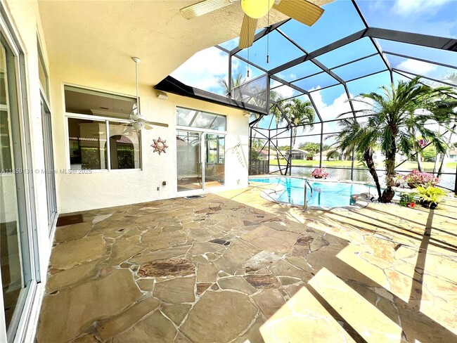 Building Photo - 2791 Oakbrook Manor