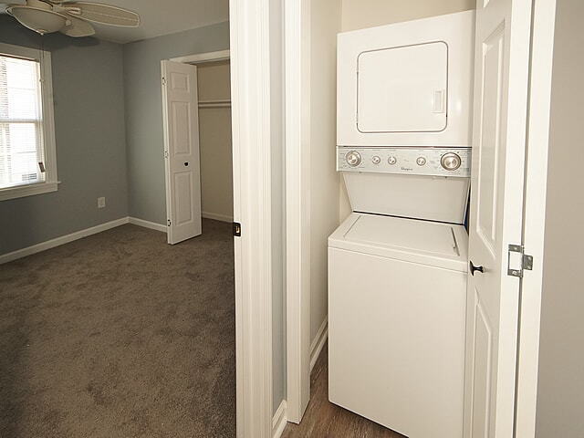 Building Photo - Charming 2-Bedroom Retreat in Vibrant Charleston  Perfect for Cozy Living!