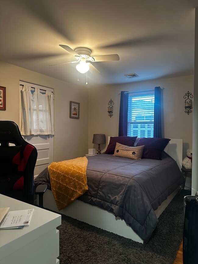 Building Photo - 3006 Sunset Ave