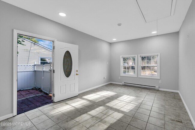 Building Photo - 879 Egret Dr
