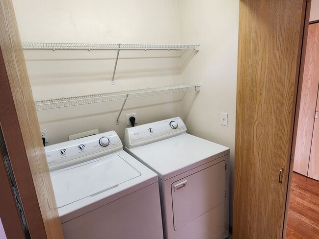 Building Photo - 2 bed 2 bath Kenosha condo